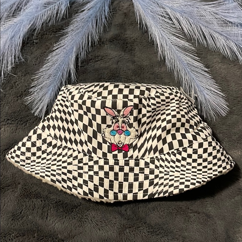 Disney parks - Woman’s - white rabbit reversible, bucket hat - NWT fuzzy inside!